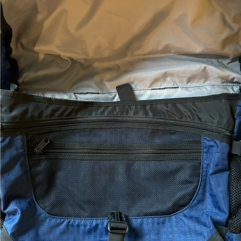 L.L. Bean Men’s Messenger Shoulder Computer Bag Navy Multiple Pockets Flap Close
